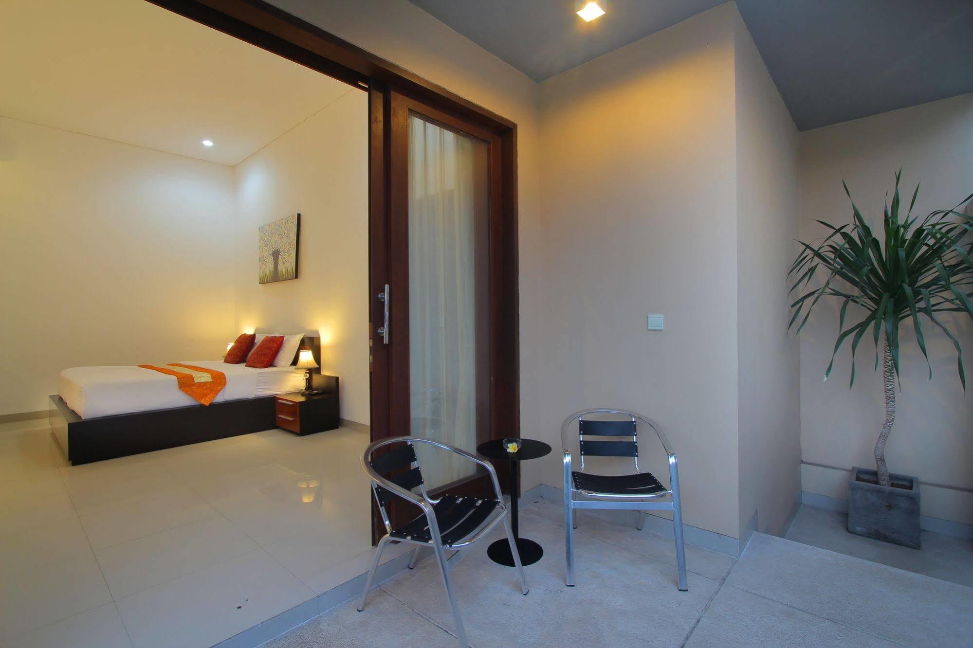 Hôtel Lotus Tirta Seminyak Extérieur photo